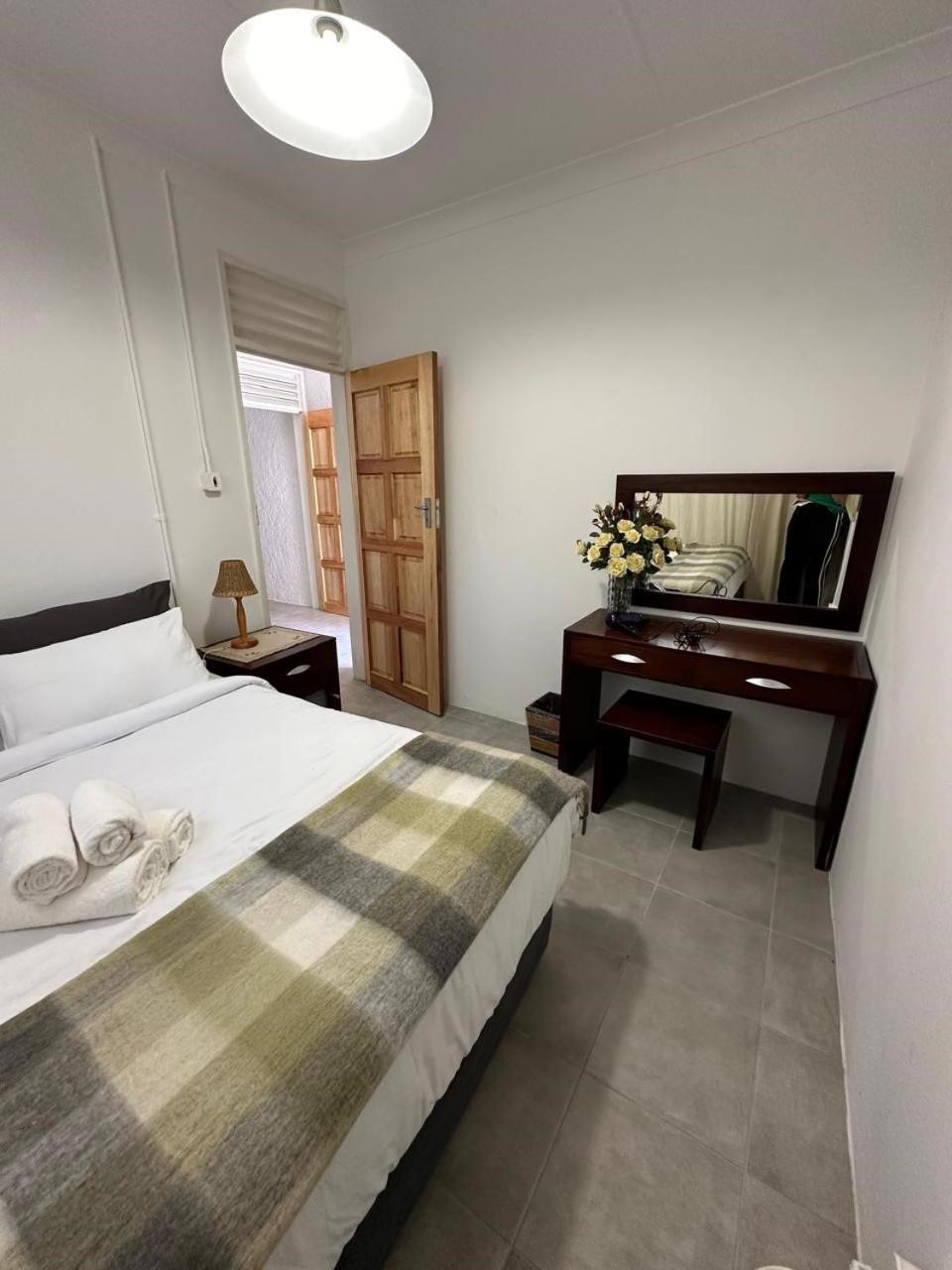 Bagley Terrace 136 Cottage Йоханесбург Екстериор снимка