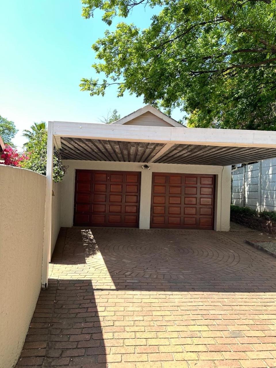 Bagley Terrace 136 Cottage Йоханесбург Екстериор снимка
