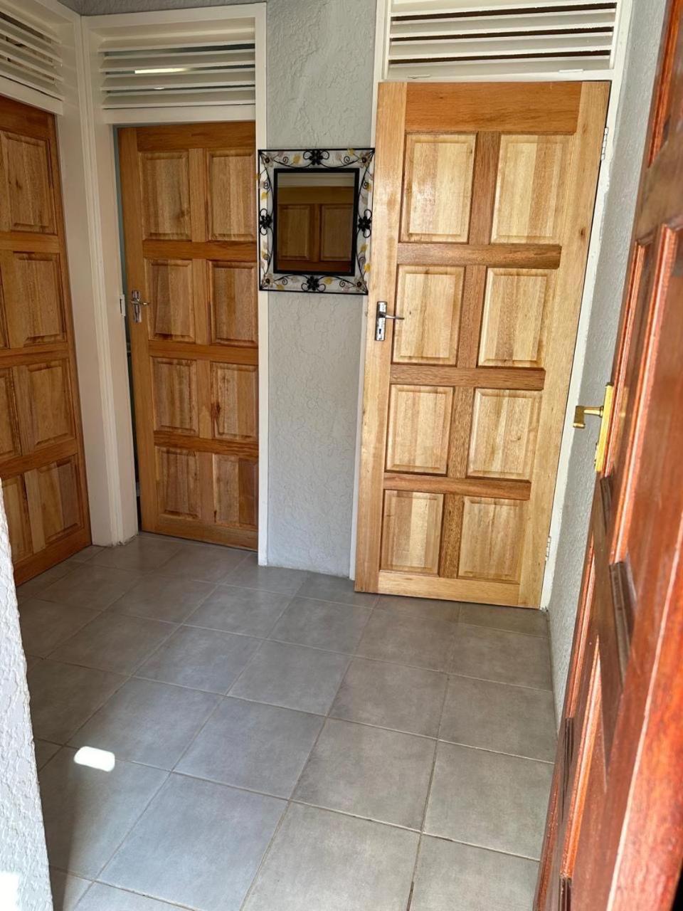 Bagley Terrace 136 Cottage Йоханесбург Екстериор снимка