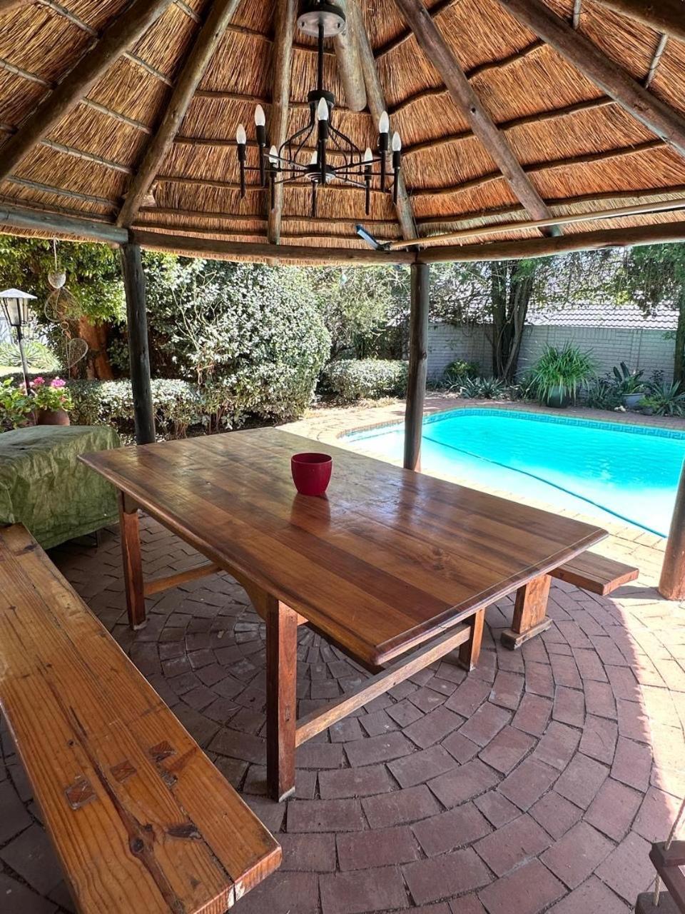 Bagley Terrace 136 Cottage Йоханесбург Екстериор снимка