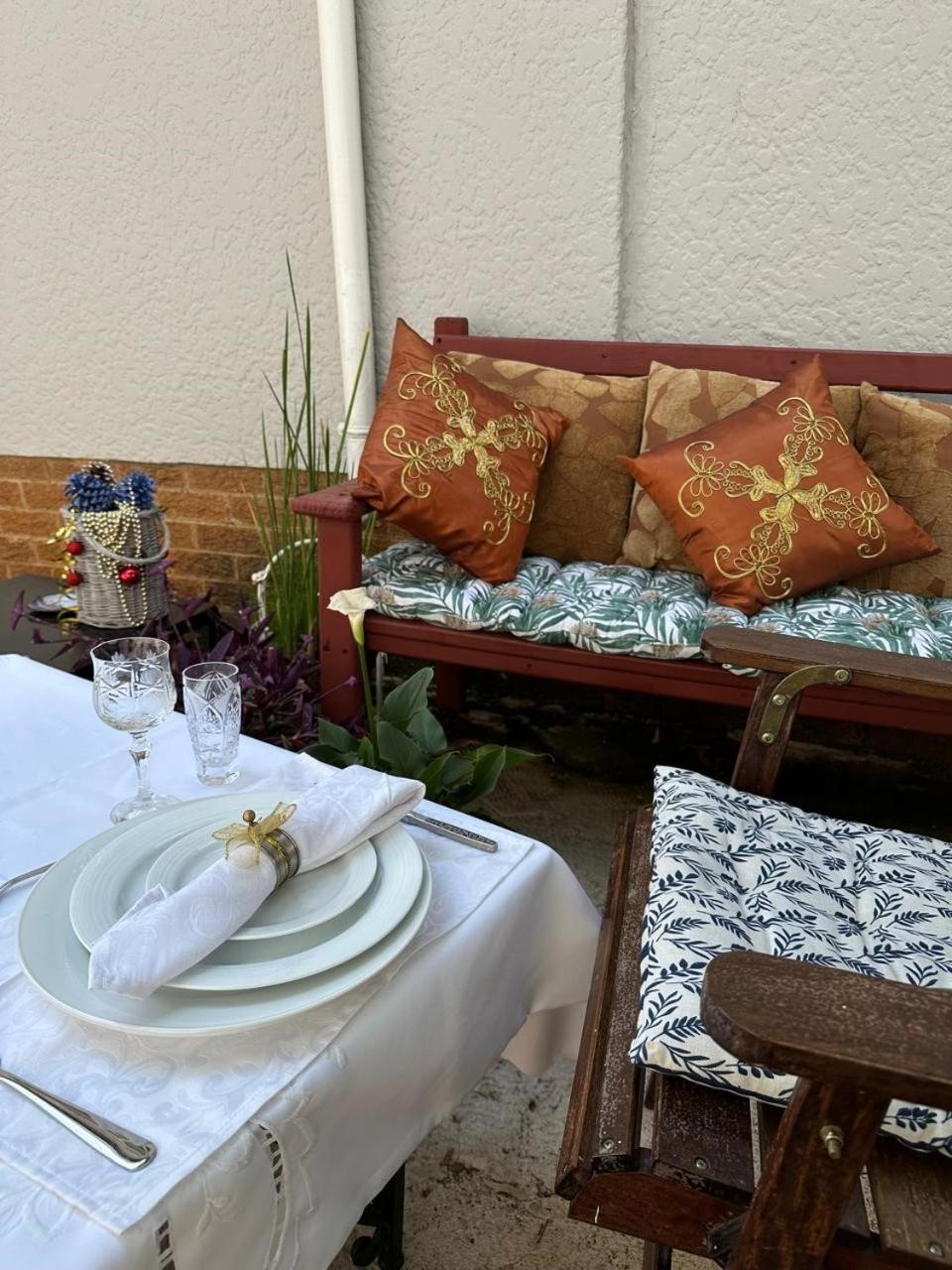 Bagley Terrace 136 Cottage Йоханесбург Екстериор снимка