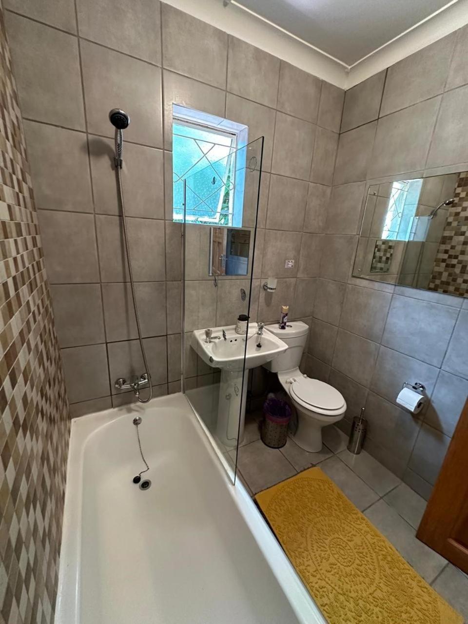 Bagley Terrace 136 Cottage Йоханесбург Екстериор снимка