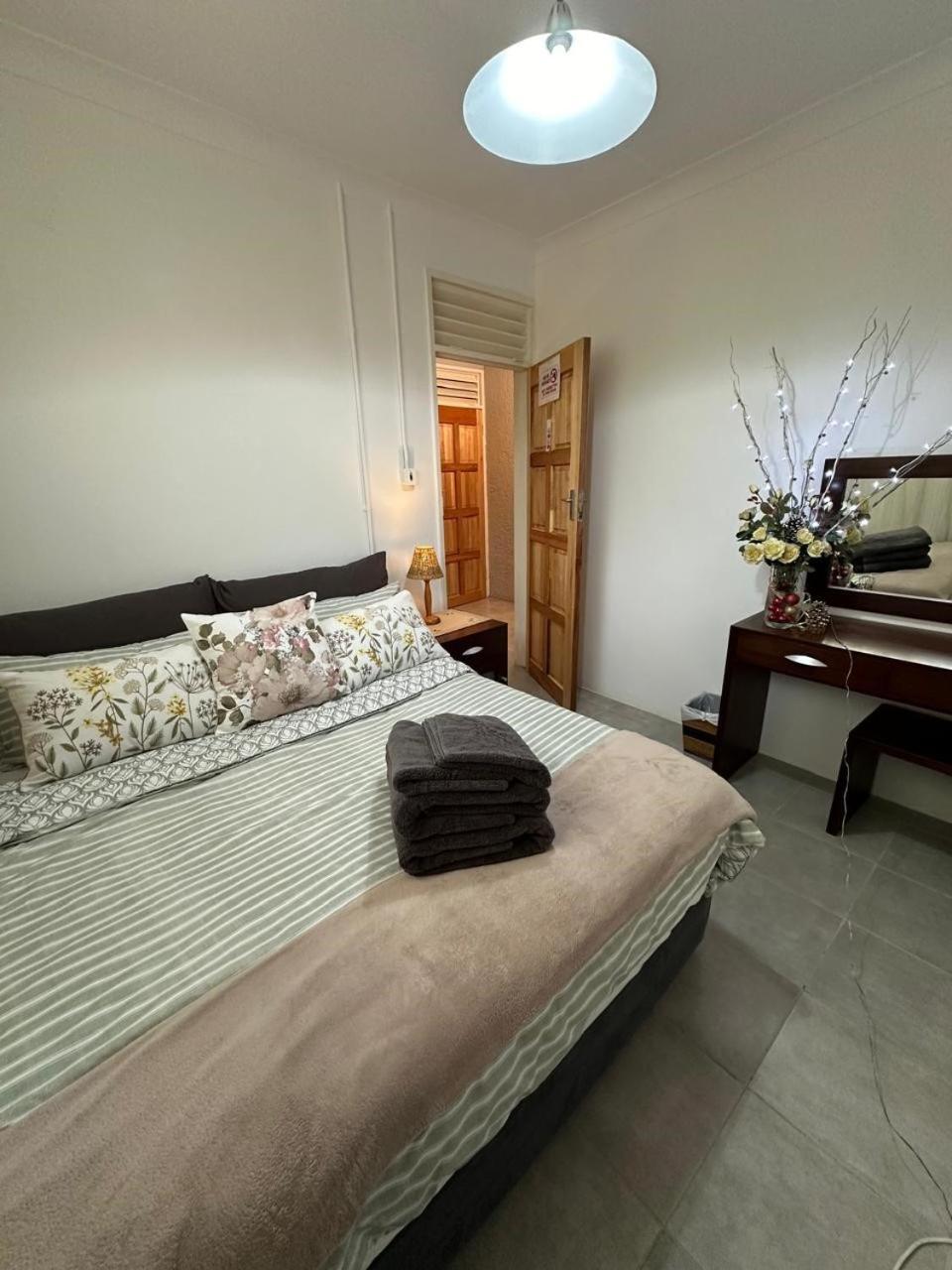Bagley Terrace 136 Cottage Йоханесбург Екстериор снимка