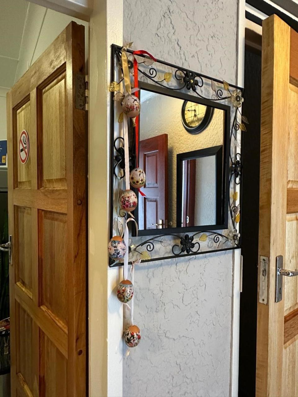 Bagley Terrace 136 Cottage Йоханесбург Екстериор снимка